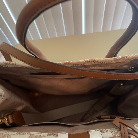 Large MK tote bag! - Picture 4 of 4